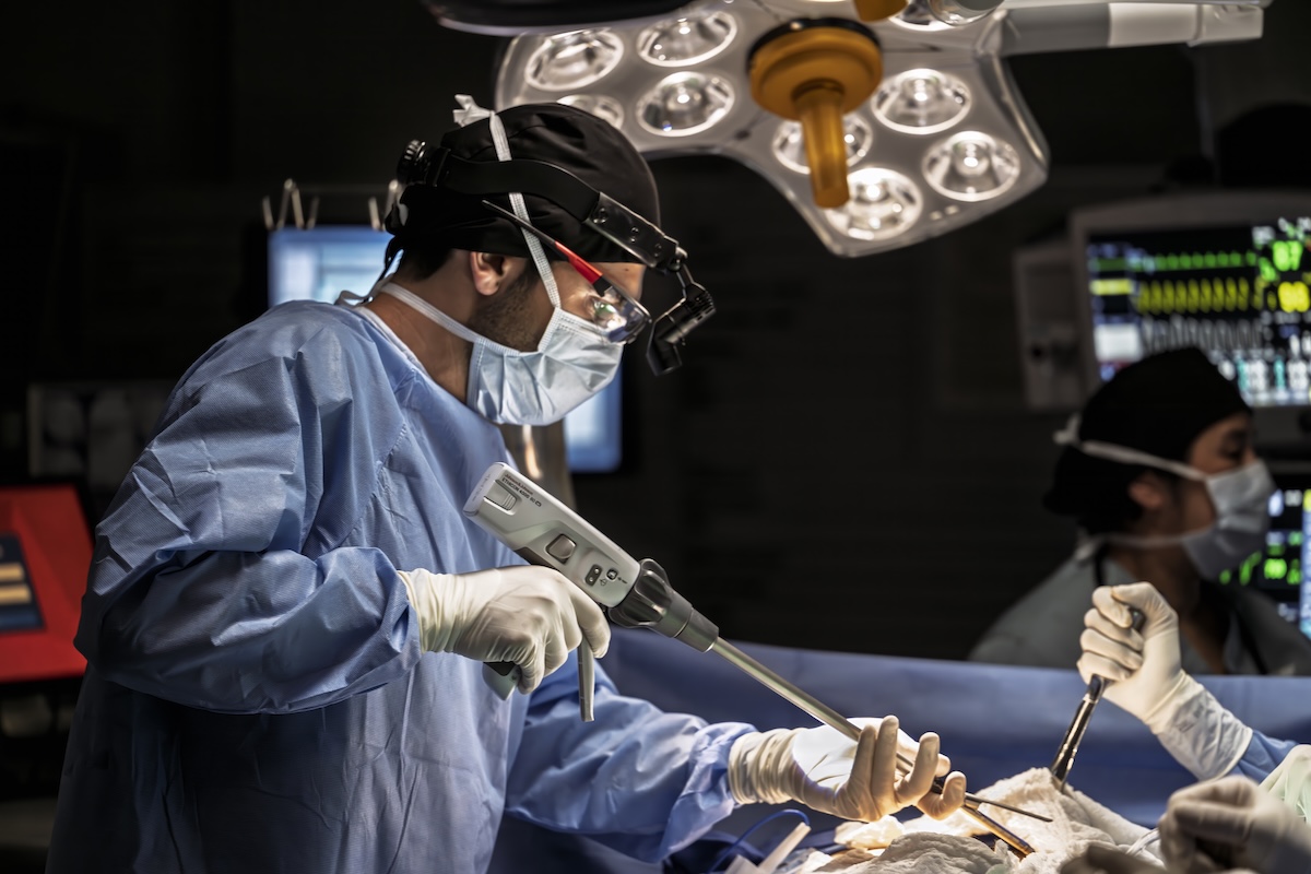 Surgeon uses a Johnson & Johnson stabilizing device during a surgical procedure in an operating room.